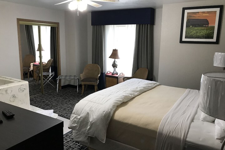 Days Inn by Wyndham Grove