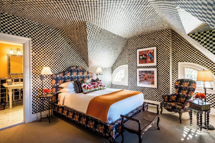Room 49 of 112