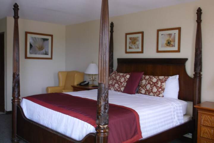 Lakeshore Resort and Marina