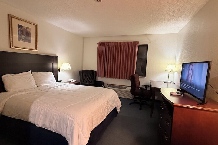 Clarion Hometown Inn