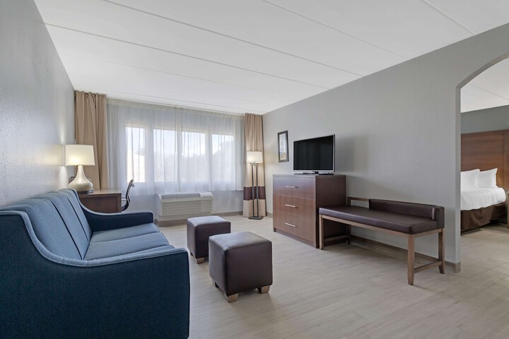 Clarion Hotel & Suites BWI Airport North