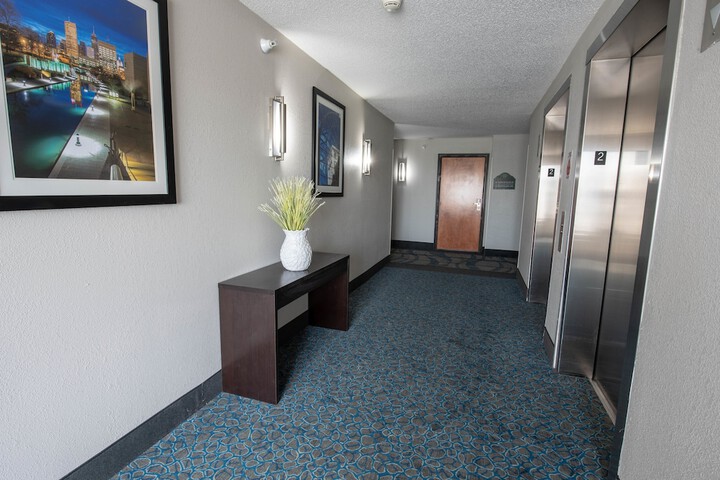 Ballroom/Hall 54 of 59