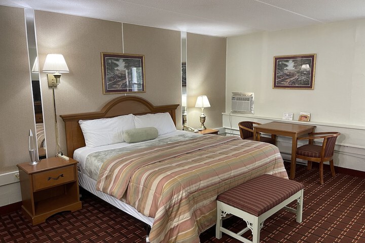Room 17 of 28