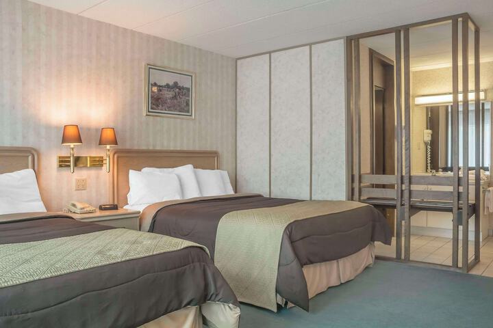 Room 12 of 28