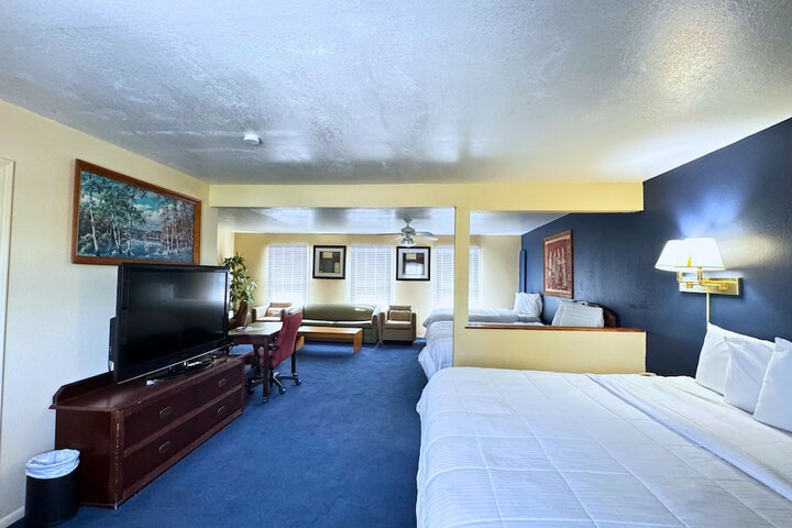 Room 7 of 8