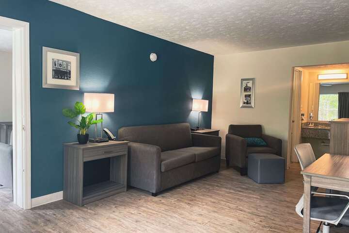Suite 3 of 11