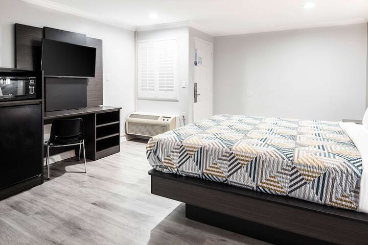 Room 15 of 42