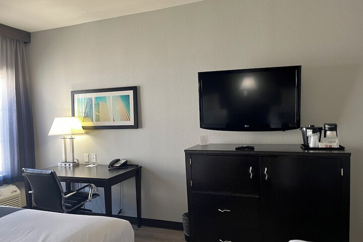 Room 14 of 28
