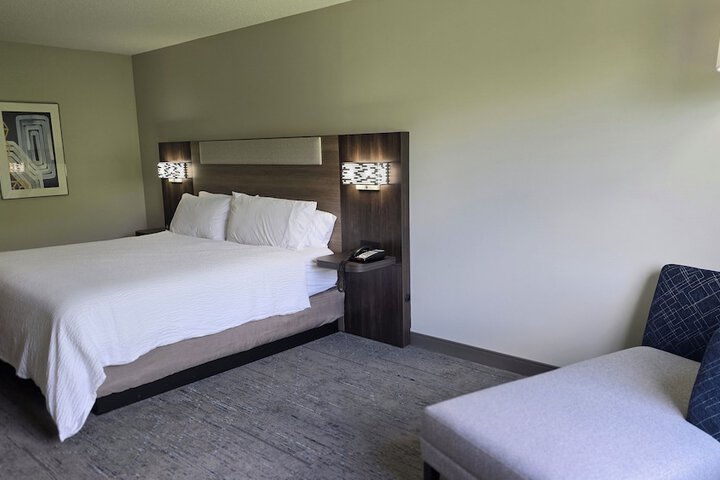 Holiday Inn Express Hotels and Suites Dayton North Tipp City by IHG