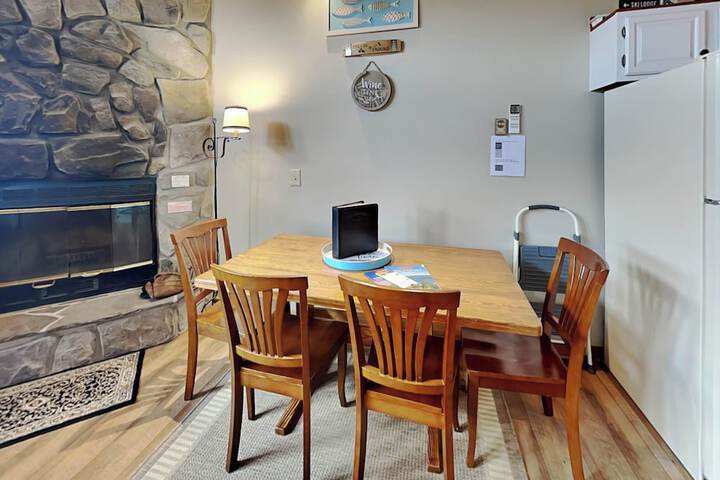 Sunplace 30 by Taylor Made Deep Creek