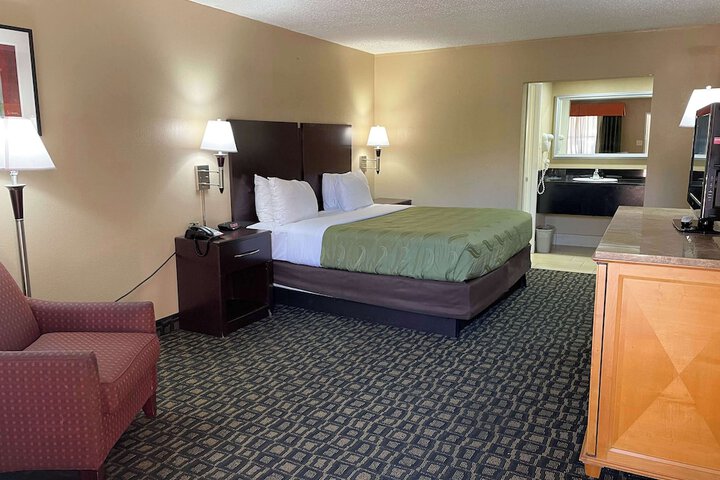 Room 28 of 40