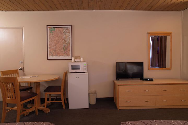 EasyStay Inn & Suites Fernie