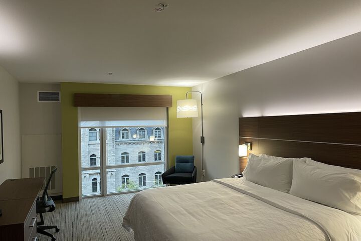 Holiday Inn Express & Suites Lincoln Downtown by IHG