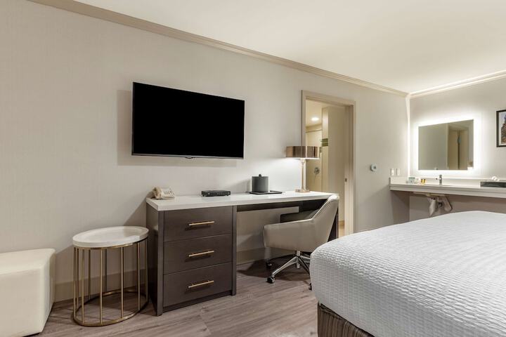 Room 14 of 37