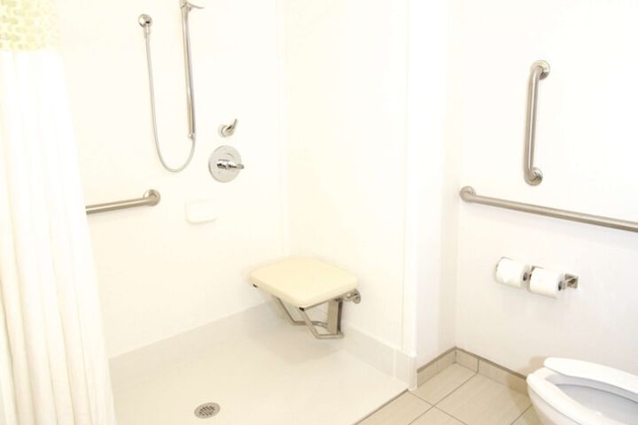 Room 13 of 36