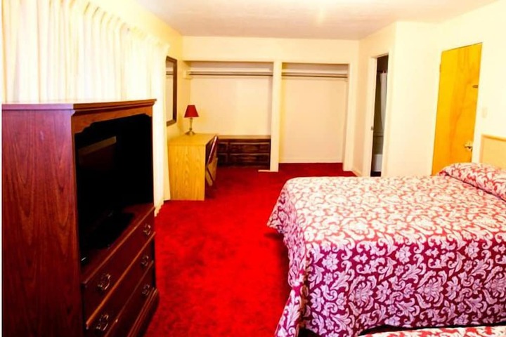 Charlies Motel