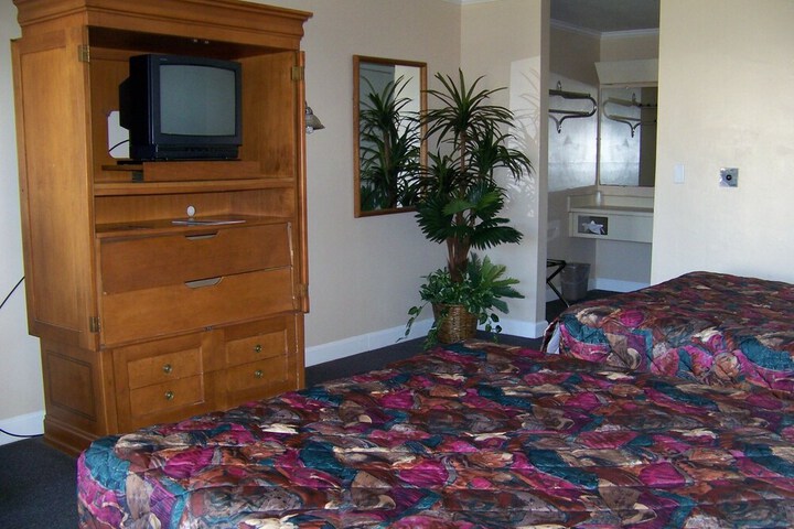 Room 9 of 16