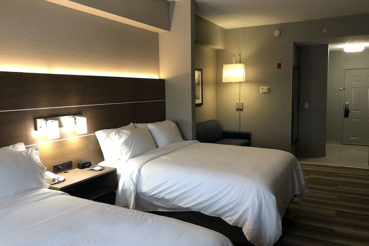Room 44 of 94