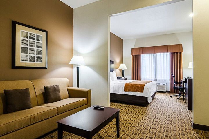 Comfort Inn & Suites Lawrence - University Area