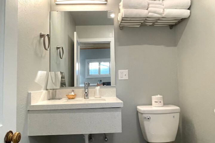 Tides Inn & Suites