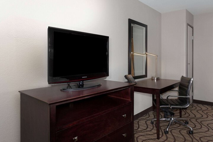 Room 32 of 56