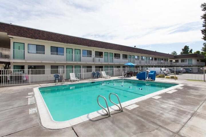 Super 8 by Wyndham Turlock