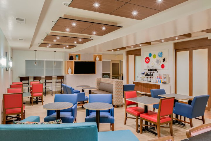 Holiday Inn Express & Suites Oroville Lake by IHG