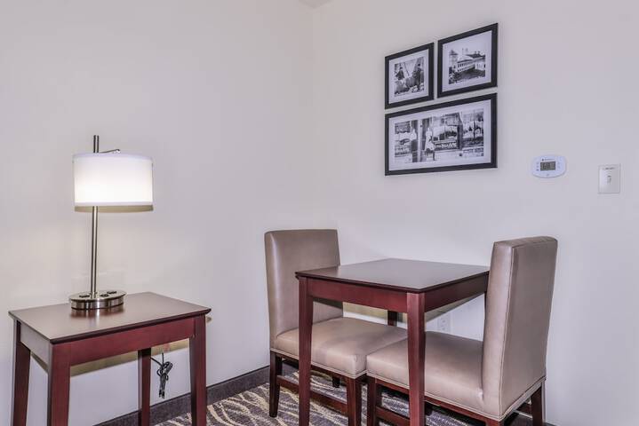 Cobblestone Hotel & Suites - Waukesha / West Milwaukee
