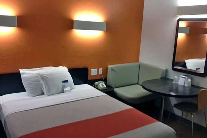 Motel 6 Palatine IL - Chicago Northwest