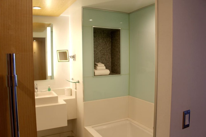 Room 28 of 120