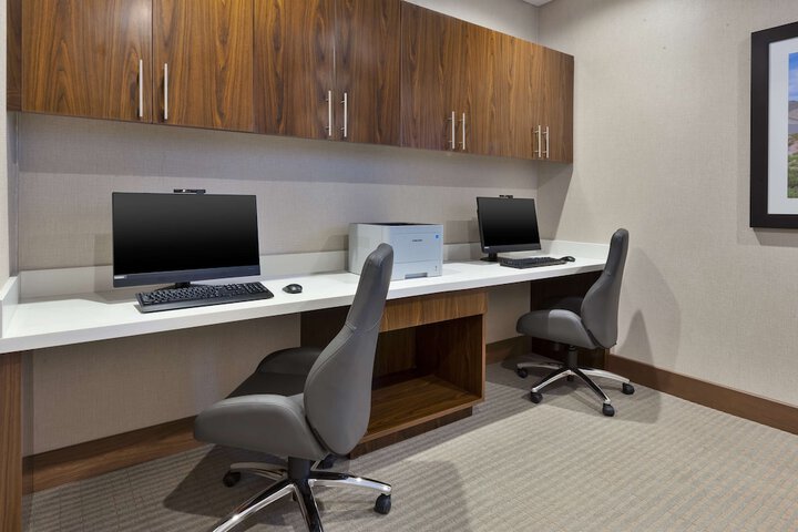 Business Center 31 of 31