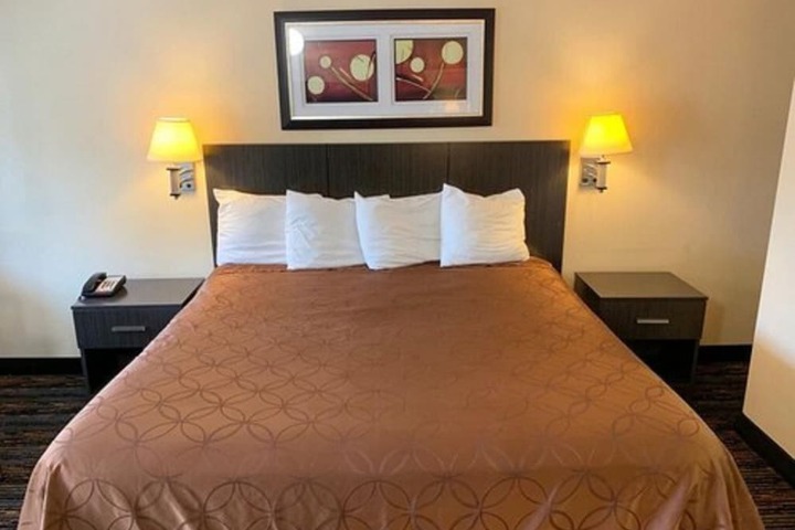 Room 2 of 29
