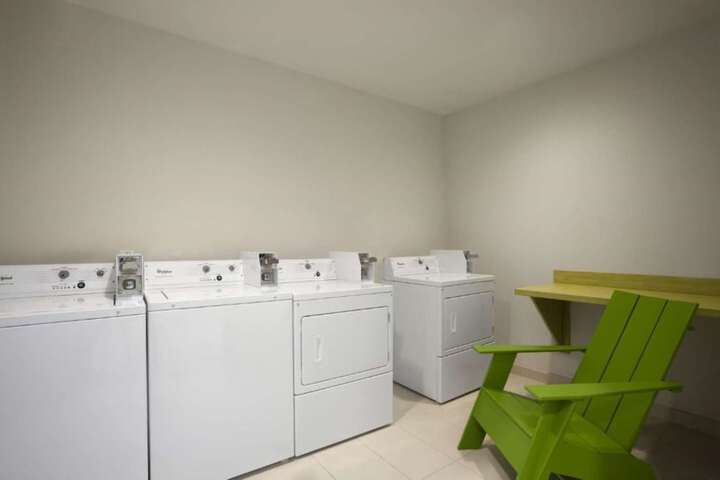Room 17 of 28