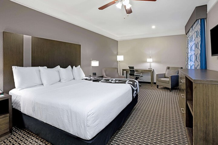 La Quinta Inn & Suites by Wyndham Conroe