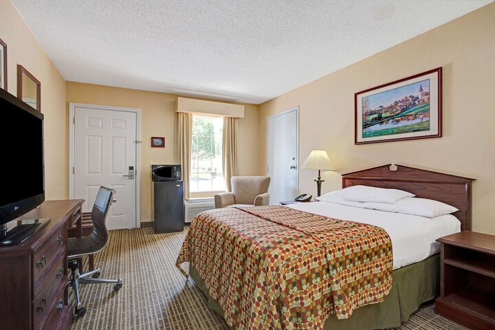 Room 11 of 15