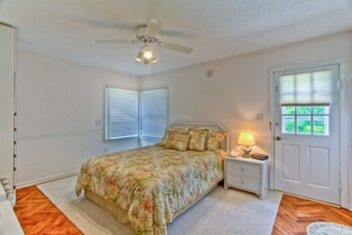 1 East Beach Causeway by Hodnett Cooper