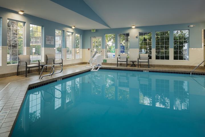 Holiday Inn Express Corvallis-On the River by IHG