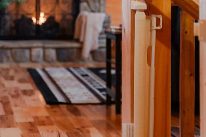 Sleeps 16! Luxury Cabin With Game Room & Hot Tub