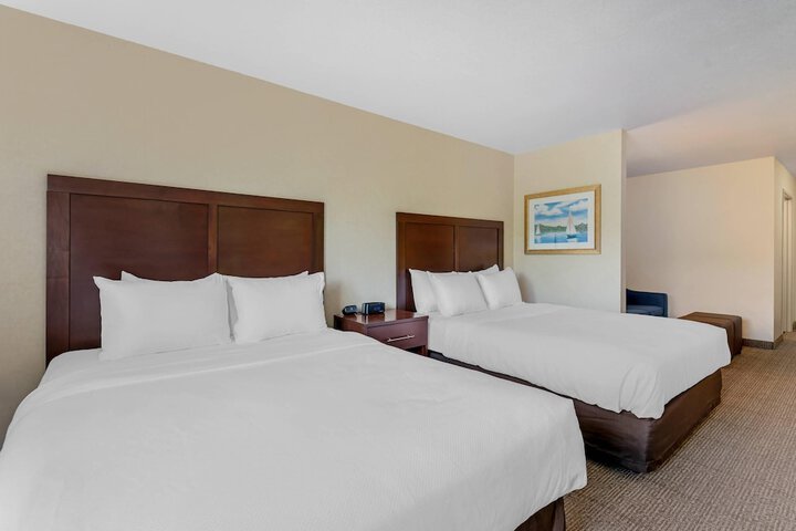 Comfort Suites Lake Geneva East