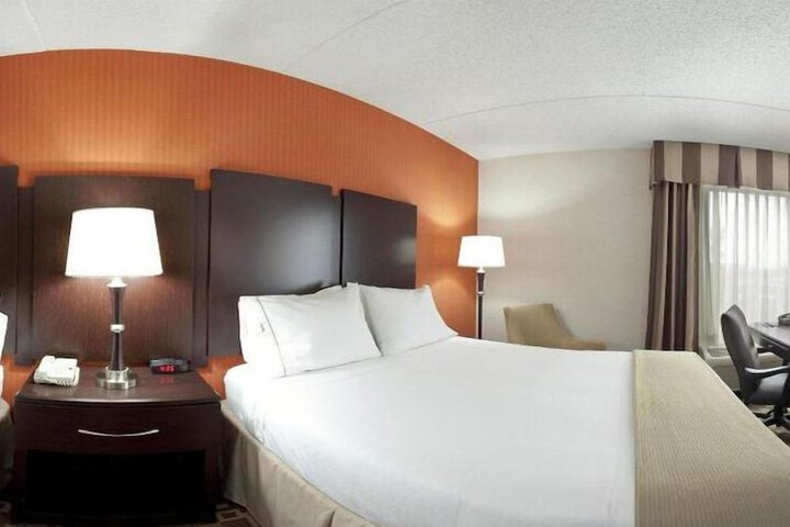 Room 32 of 38