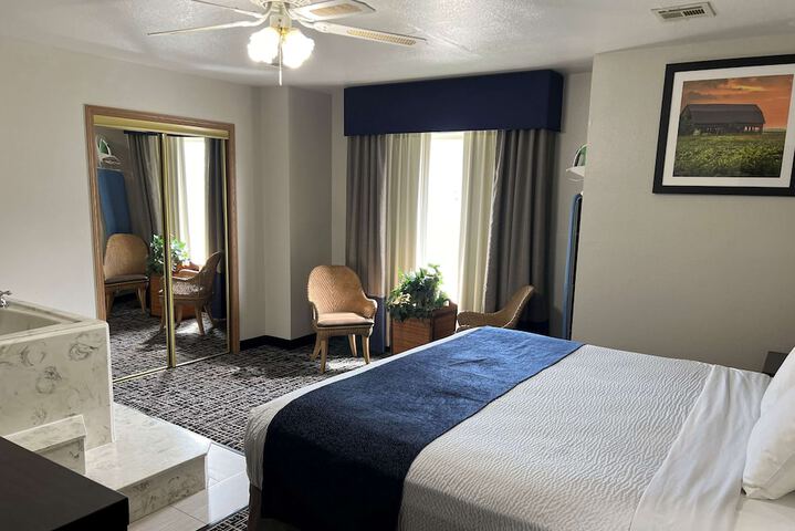 Days Inn by Wyndham Grove