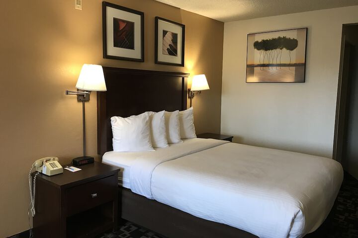 Room 16 of 40