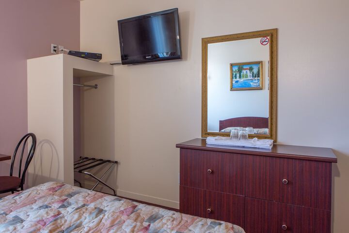 Room 21 of 33