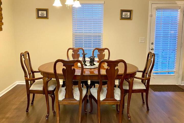 Spacious & comfy home in ultra-convenient location 2025 Traveller Award Winner