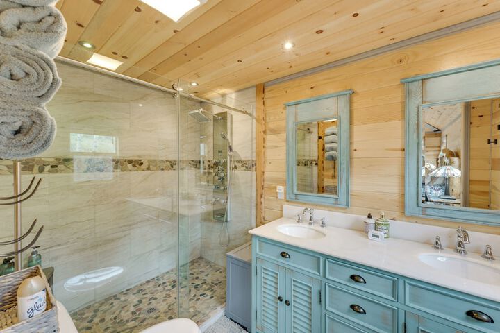 Mountain Views: Cabin in Fort Garland Near Hiking