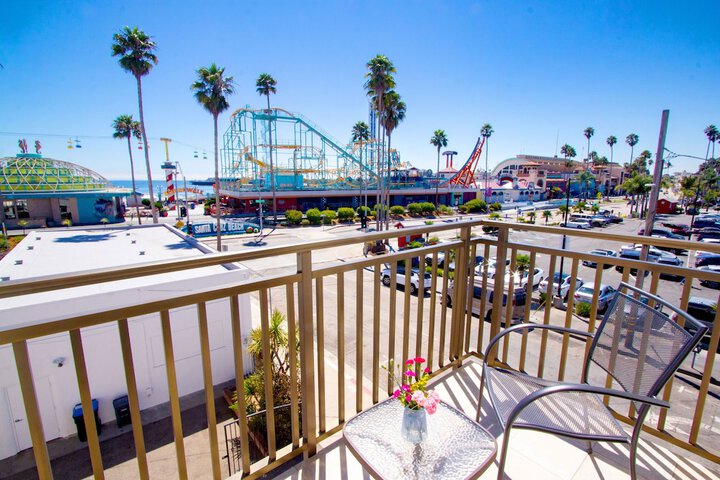 Carousel Beach Inn