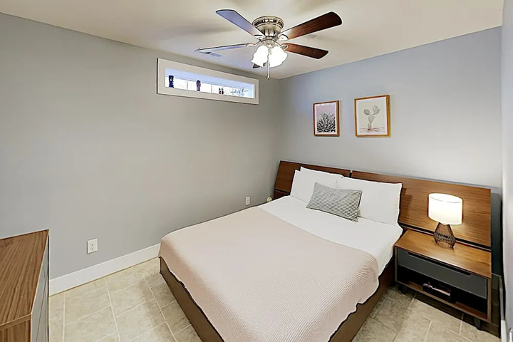 New Listing! New-build Near Downtown 5 Bedroom Home