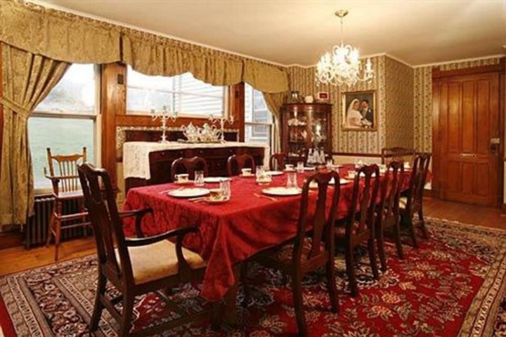 Dining 74 of 100