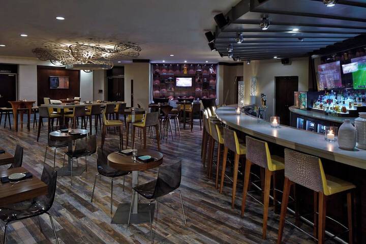 Lounge 41 of 48