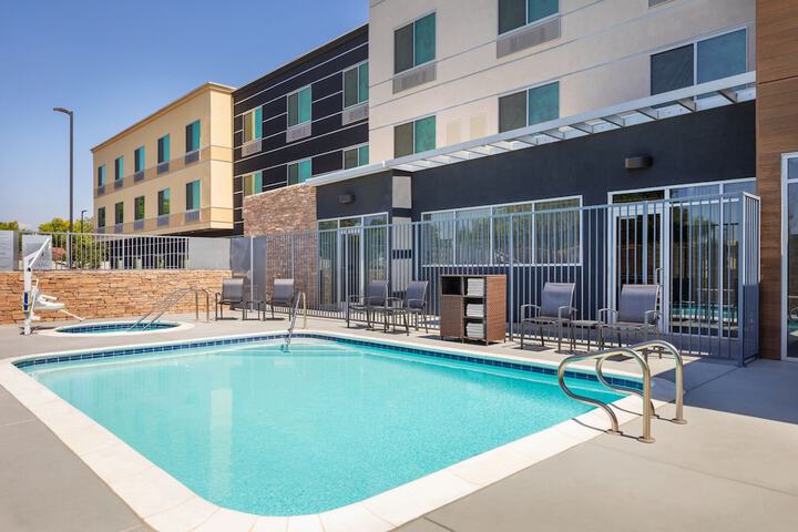 Fairfield Inn & Suites by Marriott Fresno North / Shaw Avenue